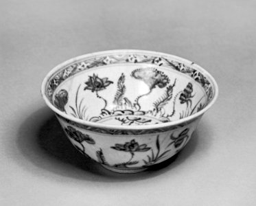 Chinese - Bowl with Lotus Decoration - Walters 492407