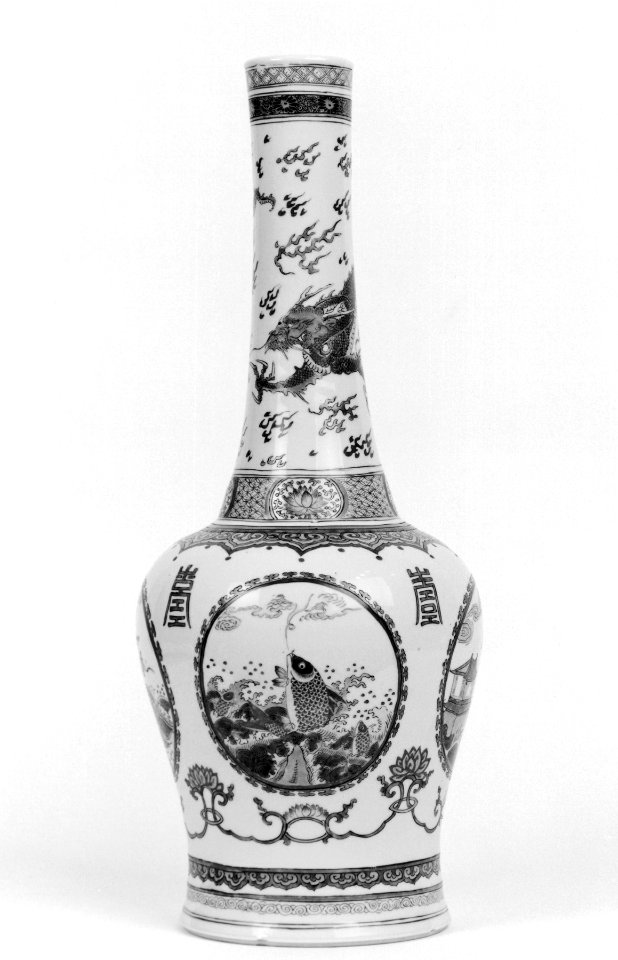 Chinese - Bottle Vase with the Character Shou (Long Life) - Walters 491690 - View B