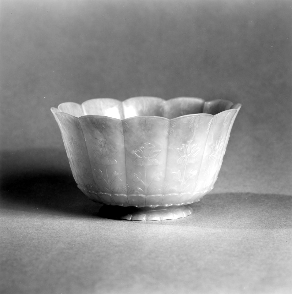 Chinese - Bowl with Islamic Design - Walters 421468 - Profile