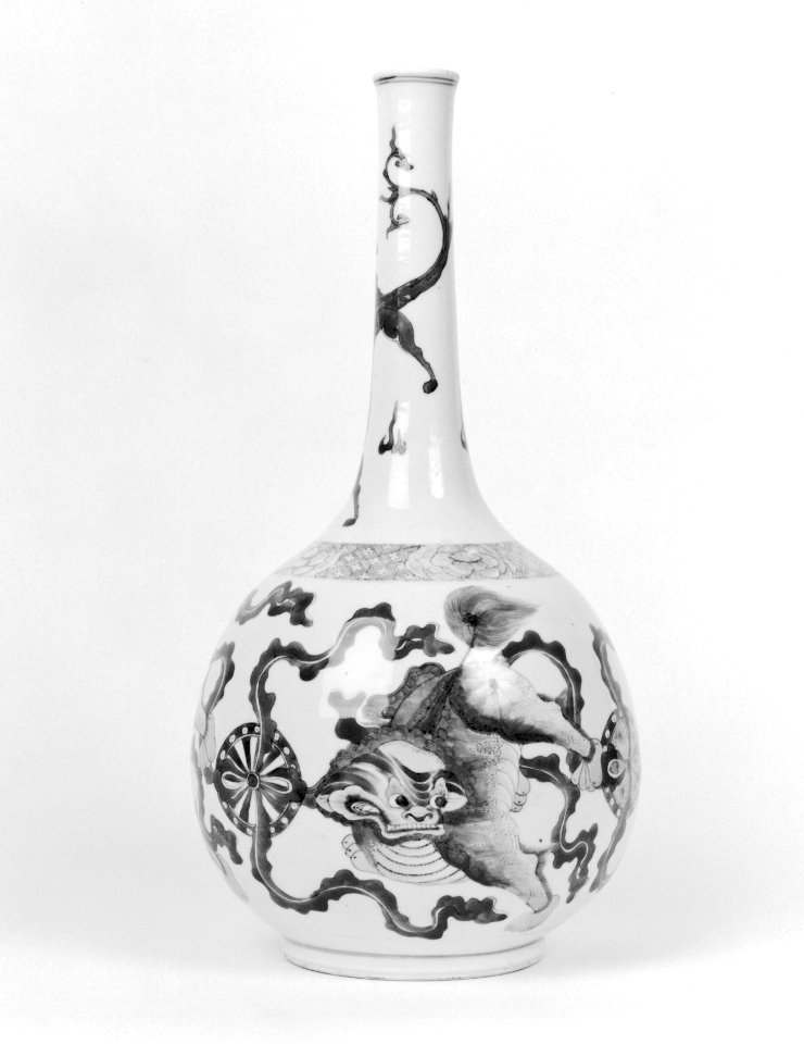 Chinese - Bottle Vase with Lions, Balls, and Tassels - Walters 491609