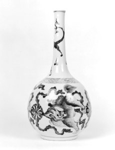 Chinese - Bottle Vase with Lions, Balls, and Tassels - Walters 491609
