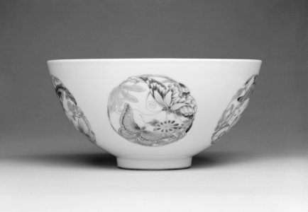 Chinese - Bowl with Flowers and Butterflies - Walters 491108 - Side