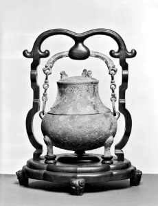Chinese - Covered Wine Vessel with Chain - Walters 542167