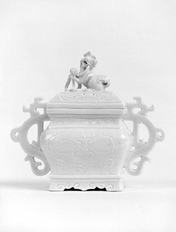Chinese - Covered Box - Walters 492599