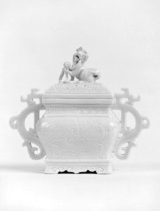 Chinese - Covered Box - Walters 492599