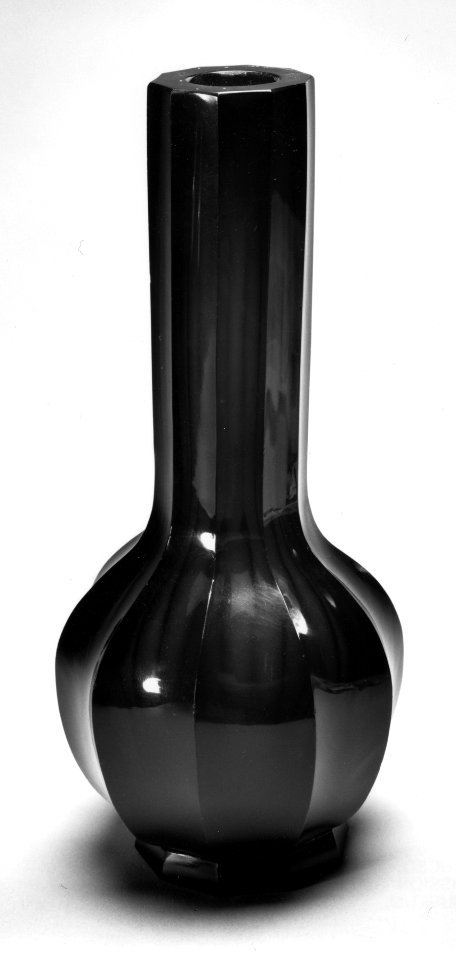 Chinese - Fluted Vase - Walters 47724 - Profile