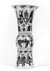 Chinese - One Piece of a Mantle Garniture in the Lange Eleizen (Tall Gal) Pattern - Walters 491841