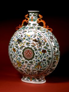 Chinese - Pilgrim Bottle with the Character Shou (Long Life) - Walters 491685 - Profile