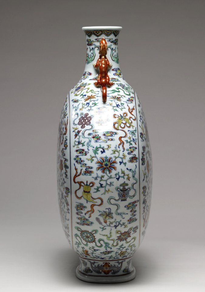 Chinese - Pilgrim Bottle with the Character Shou (Long Life) - Walters 491685 - Side D