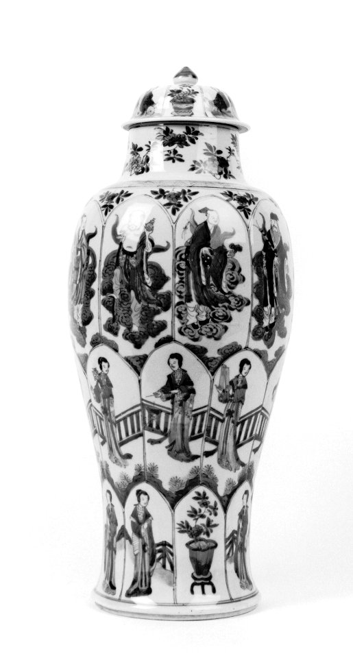 Chinese - One Piece of a Mantle Garniture in the Lange Eleizen (Tall Gal) Pattern - Walters 491857