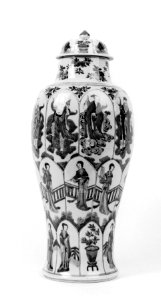 Chinese - One Piece of a Mantle Garniture in the Lange Eleizen (Tall Gal) Pattern - Walters 491857