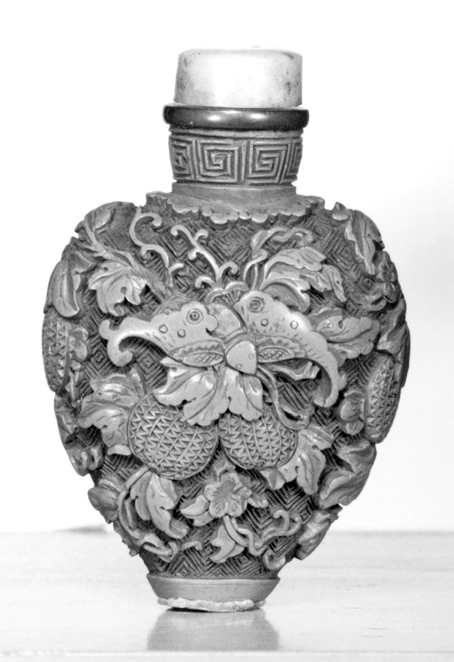 Chinese - Snuff Bottle with Butterflies and Vines - Walters 67649