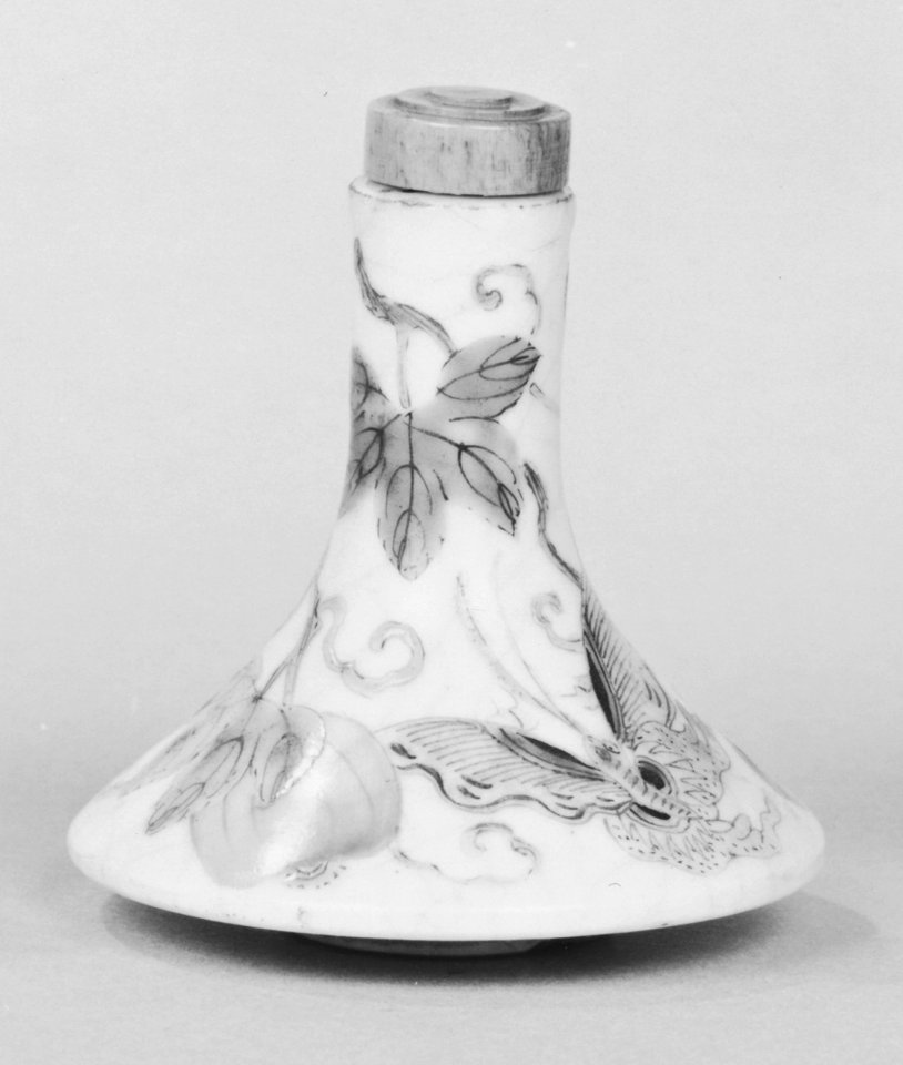 Chinese - Snuff Bottle with Butterflies and Melon Vine - Walters 4976
