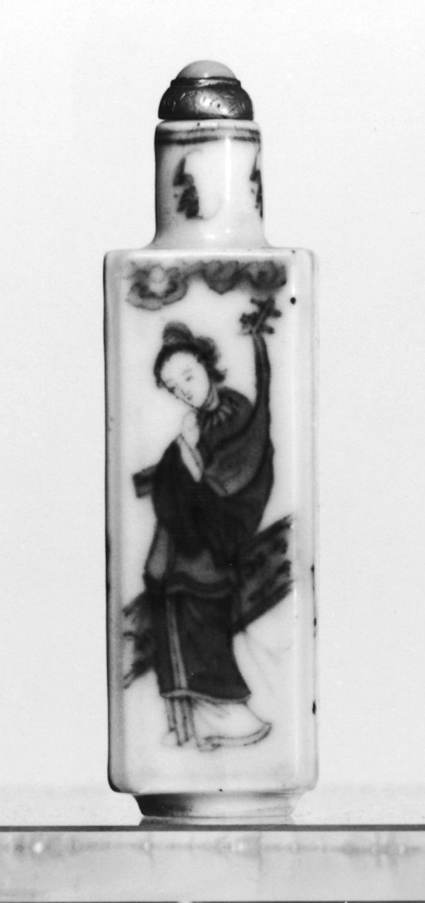 Chinese - Snuff Bottle with Four Ladies - Walters 494