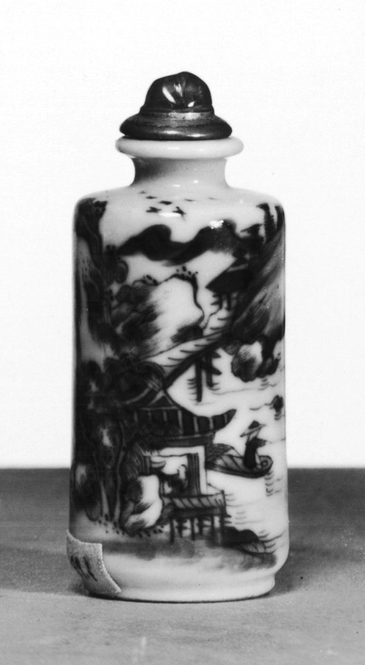 Chinese - Snuff Bottle with Landscape - Walters 491