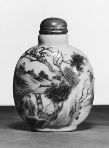 Chinese - Snuff Bottle with Leisurely Pursuits in the Country - Walters 49287
