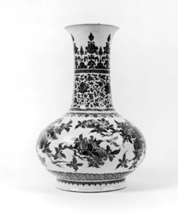 Chinese - Vase - Walters 491618 photo