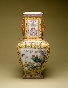 Chinese - Vase with Flowers of the Four Seasons - Walters 492012 - Side B
