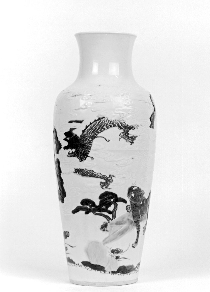 Chinese - Vase with Tiger and Dragon - Walters 491649