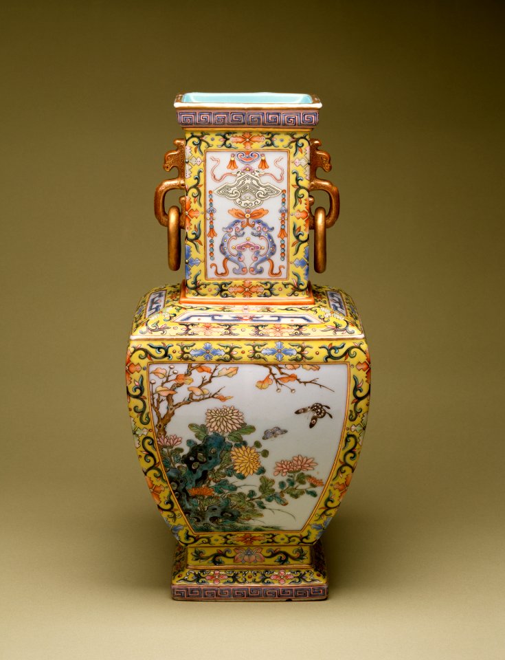 Chinese - Vase with Flowers of the Four Seasons - Walters 492012 - Side A