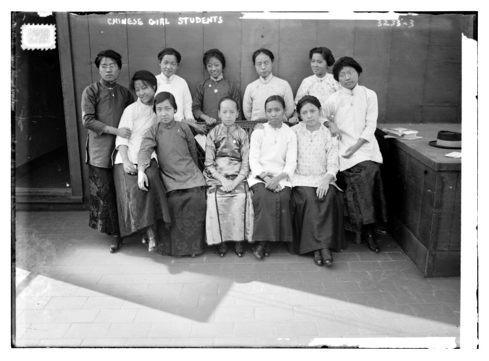 Chinese girl students LCCN2014697518