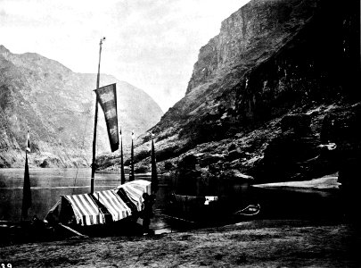 CHINESE GUNBOAT, UPPER YANGTSZE photo