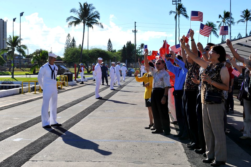 Chinese navy ships visit Hawaii 130906-N-PJ759-009