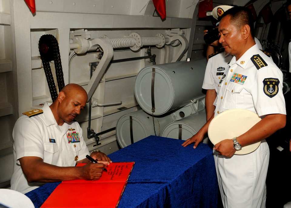 Chinese navy visit 151213-N-ZK021-008