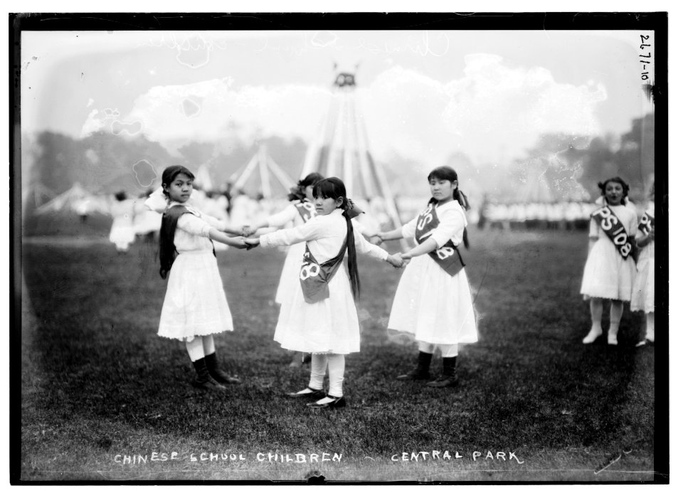 Chinese School Children - Central Park LCCN2014692834