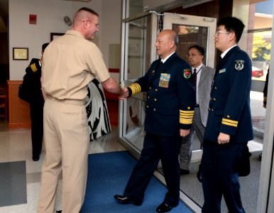 Chinese naval commander tours surface warfare school 140918-N-PX557-055
