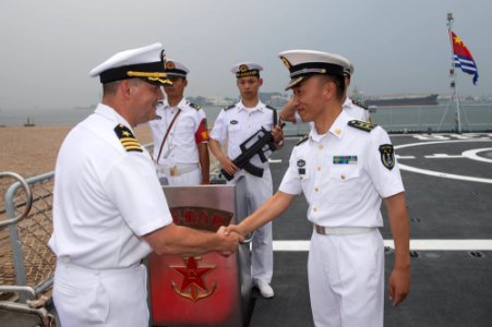Chinese naval leadership tour USS Stethem 150728-N-UF697-717