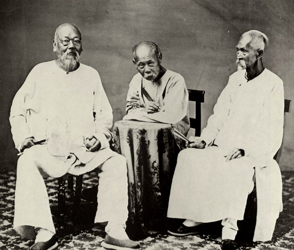 Chinesischer Photograph um 1861 - Alte Herren aus Kanton in Sommerkleidung (Zeno Fotografie)