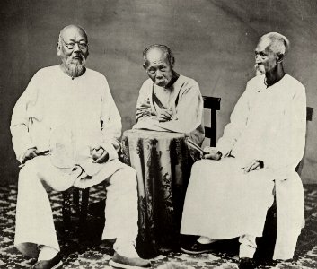 Chinesischer Photograph um 1861 - Alte Herren aus Kanton in Sommerkleidung (Zeno Fotografie)