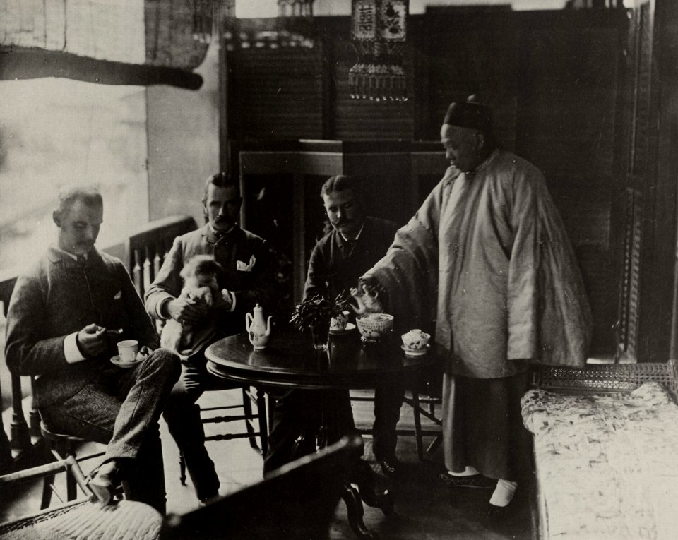 Chinesischer Photograph um 1875 - Teestunde (Zeno Fotografie)