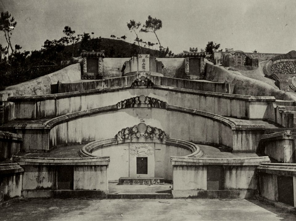 Chinesischer Photograph um 1865 - Grab neben Foochow (Zeno Fotografie)