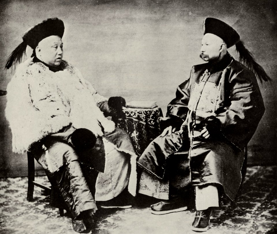 Chinesischer Photograph um 1870 - Wa Fung von Soochow und Woo Nu Quei von Kanton, Kaufleute in Shanghai (Zeno Fotografie)