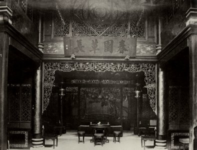 Chinesischer Photograph um 1870 - Ein Raum in der Wohnung einer reichen chinesischen Familie (Zeno Fotografie)