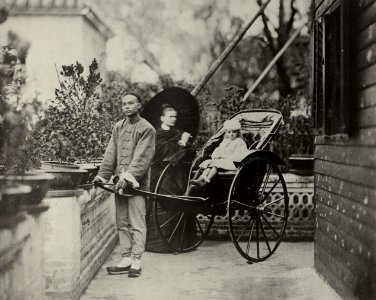 Chinesischer Photograph um 1875 - Europäische Frau mit Kind (Zeno Fotografie)