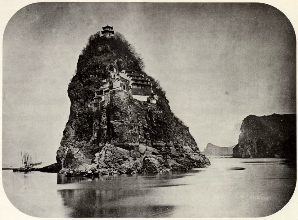 Chinesischer Photograph um 1875 - Kloster, Insel Orphan, Yangtze Fluss (Zeno Fotografie)