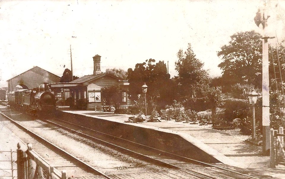 Chipping Campden railway station (postcard)