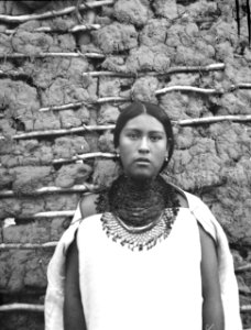Chiriguanoskönhet. Yacuiba, västliga Chaco, Bolivia. Foto, Erland Nordenskiöld 1913-1914 - SMVK - 004927 photo