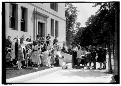 CHO CHO THE CLOWN WITH CHILDREN LCCN2016869948