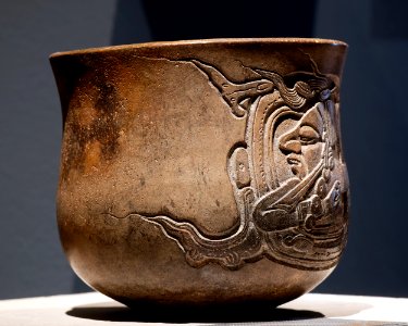 Chochola carved vase Soleil de nuit lot50 n2