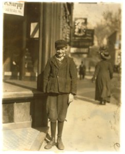 Chocolate machine operator - Kibbe's Factory. Earl Roberts, 15 years. Has worked four months. Earns $ 4.00. LOC nclc.04599