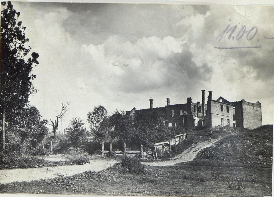 Chodorow, Grosse Hausruine mit Storchnest. (BildID 15729493)