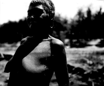 Choroti, äldre kvinna (fotografititel, katalogkort). Stolthet i blicken och leendet. Gran Chaco - SMVK - 004755
