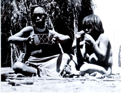 Choroti; lek med trådfigurer. Gran Chaco. Bolivia - SMVK - 0072.0032