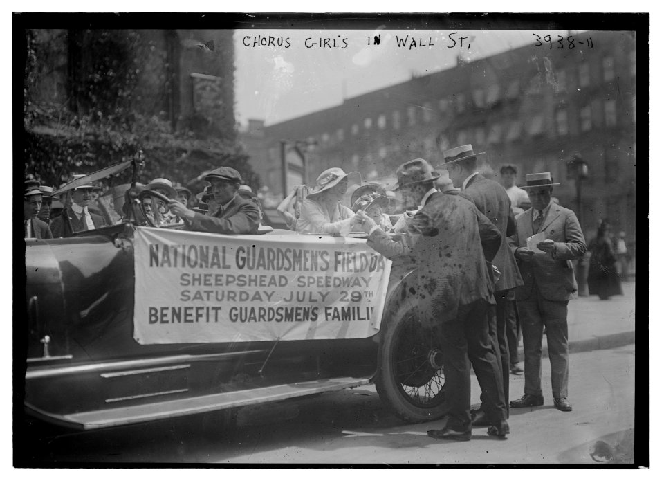 Chorus girls in Wall St. LCCN2014702371