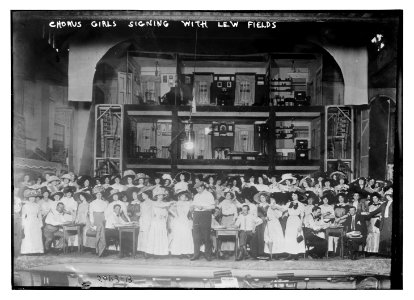 Chorus girls singing with Lew Fields LCCN2014688401