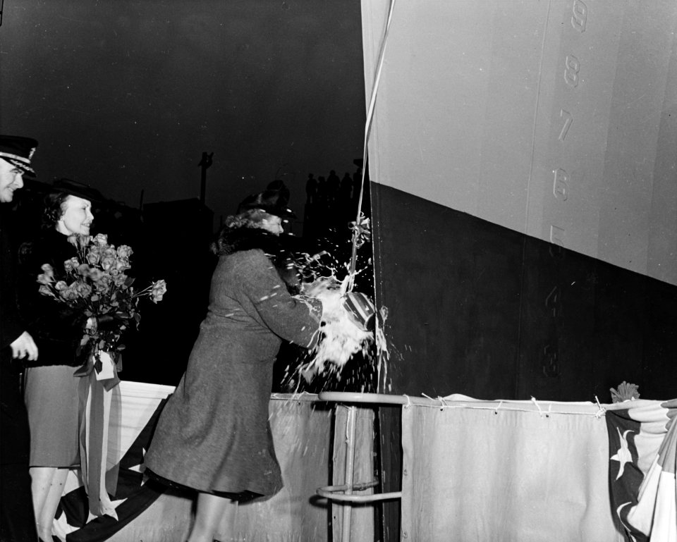 Christening of USS Johnston (DD-557) at Seattle-Tacoma Shipbuilding Corporation, Washington (USA), on 25 March 1943 (NH 63302)